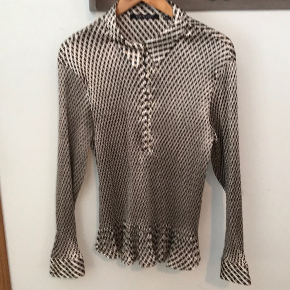 Violet & Claire New York blouse, long sleeves, unique buttons, size XLar…